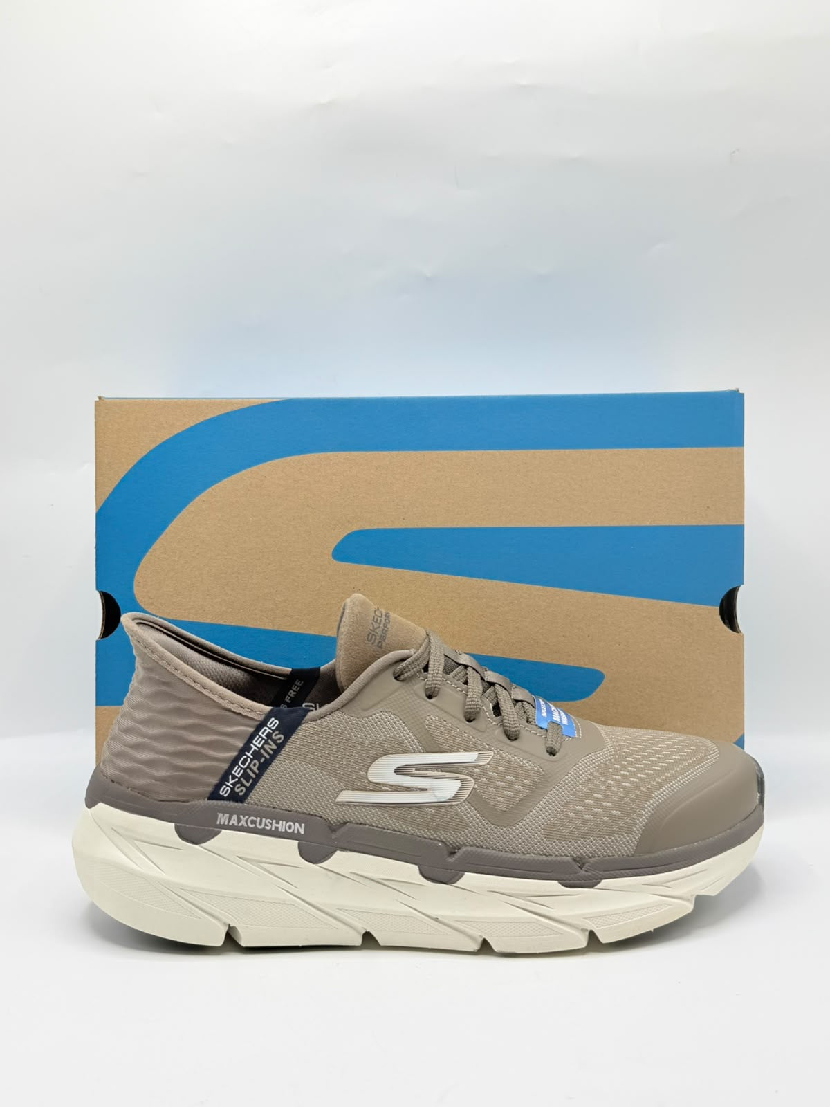 SkECHERS Slip-ins Arch Fit Carbon Infused walking or running
